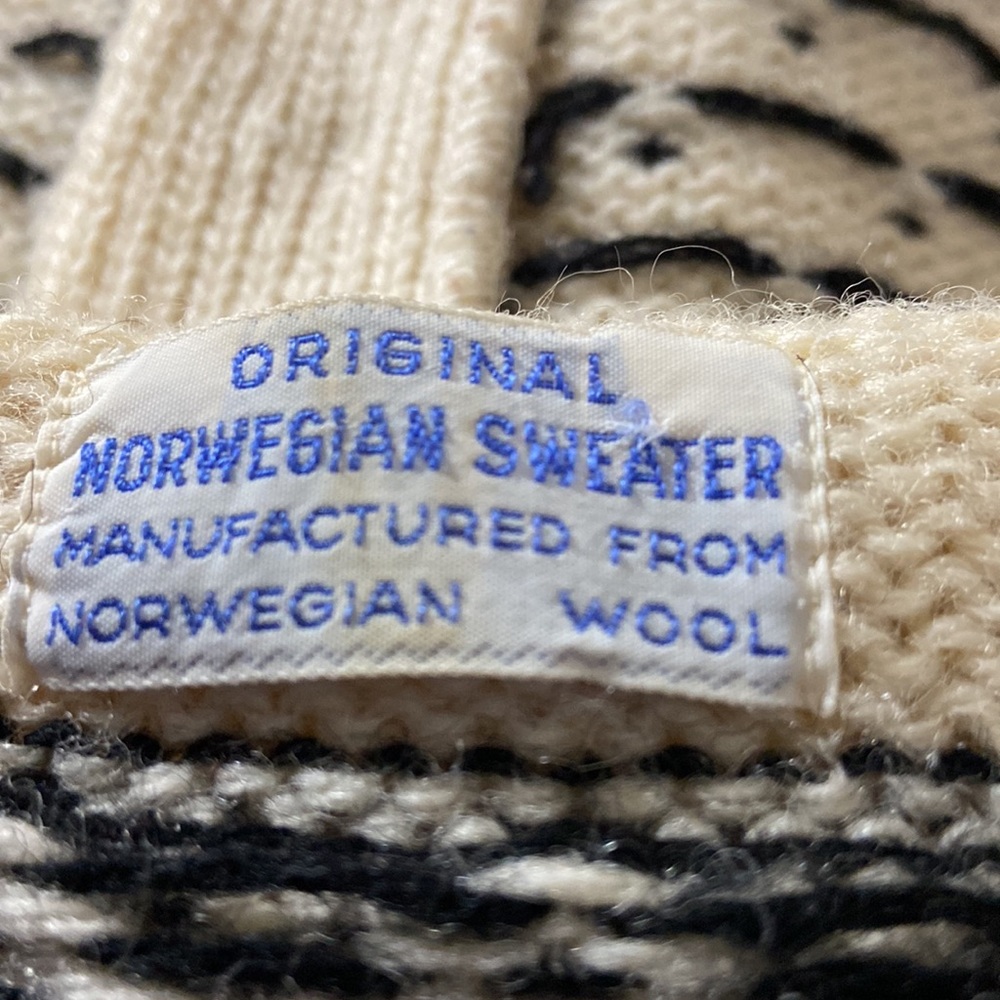 Sweater. - Picture 7 of 8